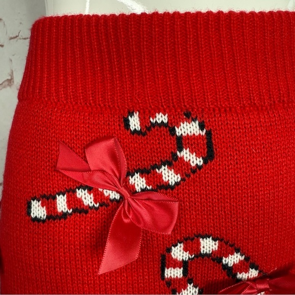 Christmas Red Knit Candy Cane Mini Skirt M Red Knit Red Bows Size Medium NWT - Picture 7 of 15